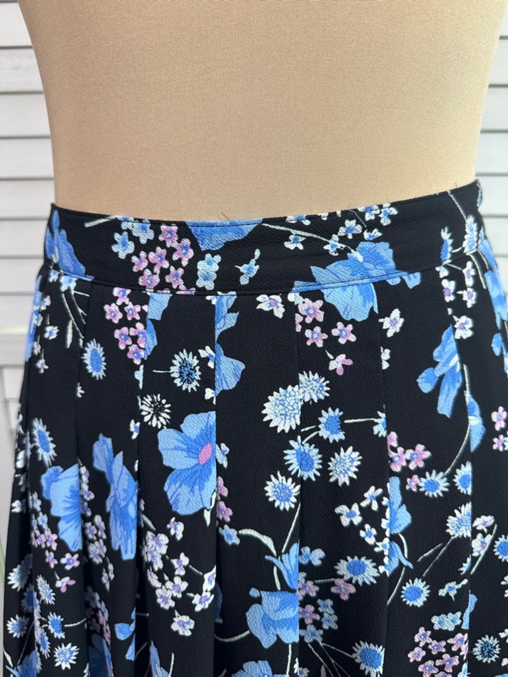 Talbots Pleated Wildflowers Midi Skirt Size 6 LW Like New - Picture 6 of 12